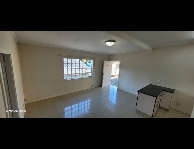 2 BEDROOM APARTMENT TO LET IN PRESTBURY